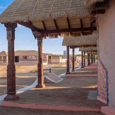 Dholavira Village Resort ภายนอก รูปภาพ