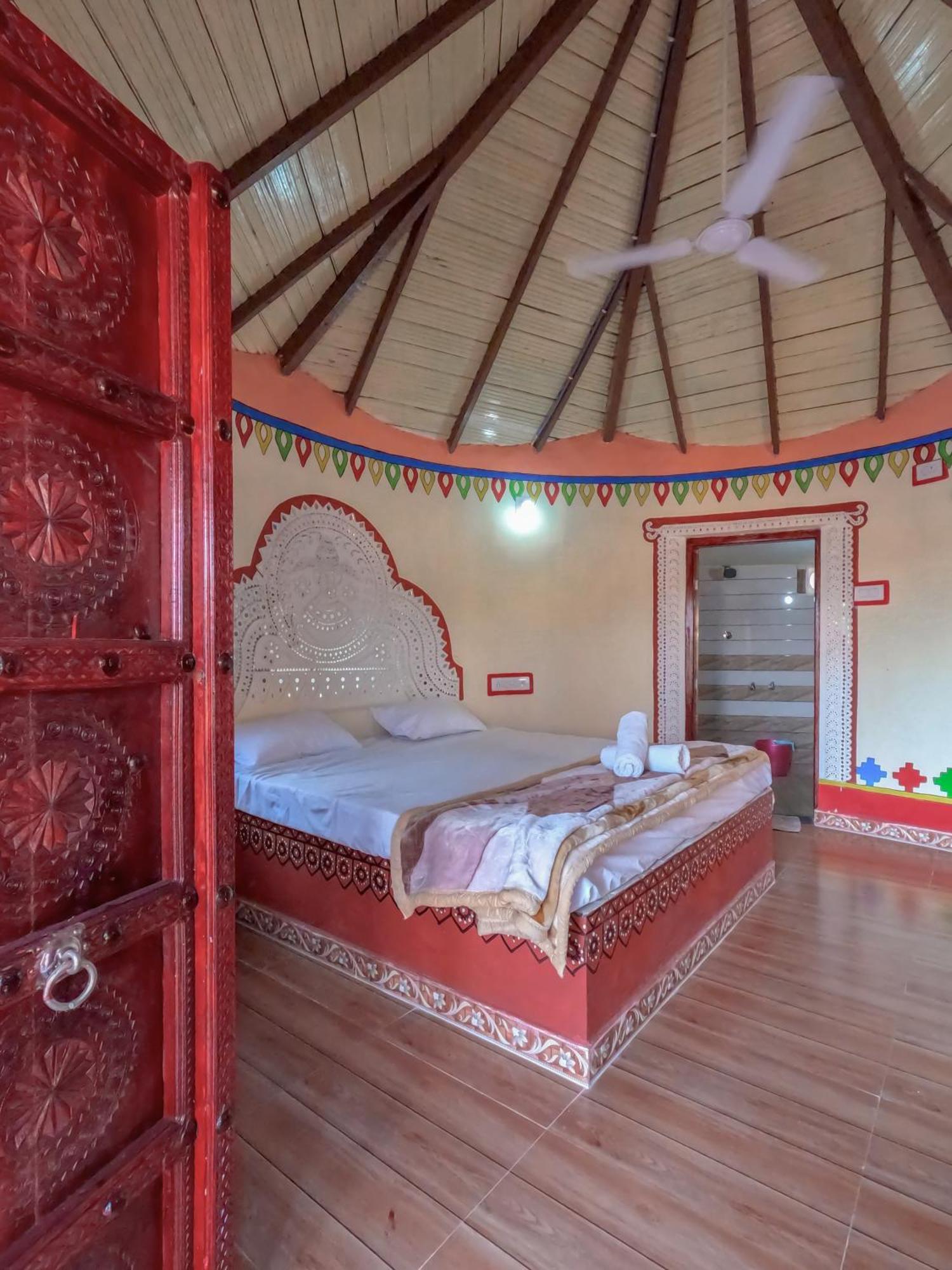 Dholavira Village Resort ภายนอก รูปภาพ
