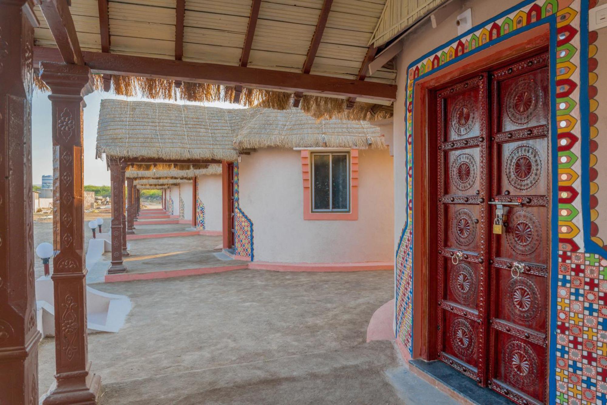Dholavira Village Resort ภายนอก รูปภาพ