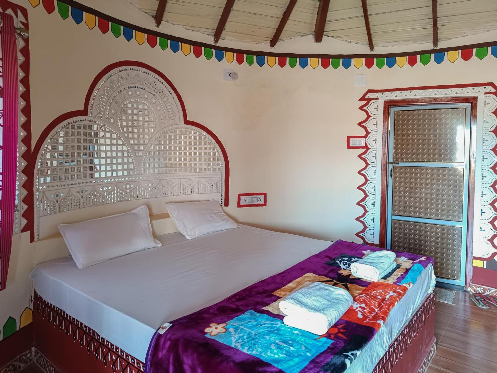 Dholavira Village Resort ภายนอก รูปภาพ